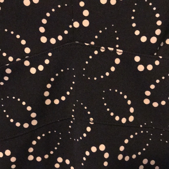 Liz Claiborne butterfly sleeve top - Picture 2 of 10